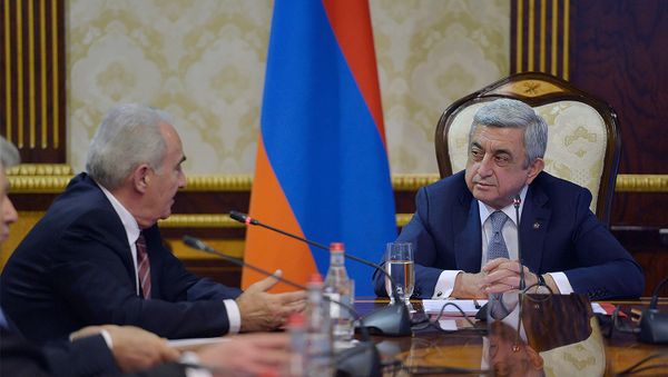 Президент Серж Саргсян и спикер НС Галуст Саакян на заседании Совета национальной безопасности (21 февраля 2017). Еревaн - Sputnik Армения