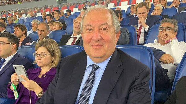 Президент Армен Саркисян на стадионе Олимпико во время футбольного матча итальянской Серии А между командами Рома и Аталанта (25 сентября 2019). Рим - Sputnik Армения
