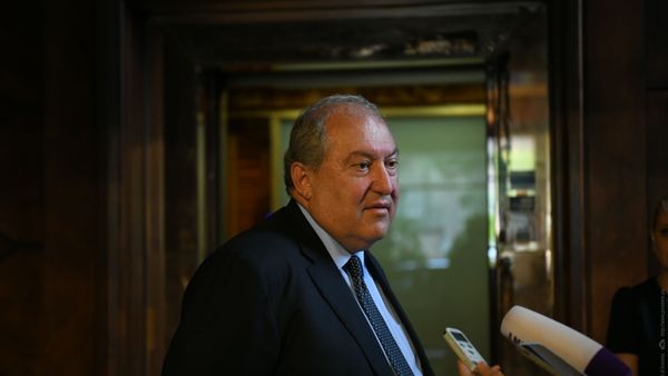 Президент Армен Саркисян отвечает на вопросы журналистов во время форума по кибербезопасности (25 сентября 2019). Рим - Sputnik Армения