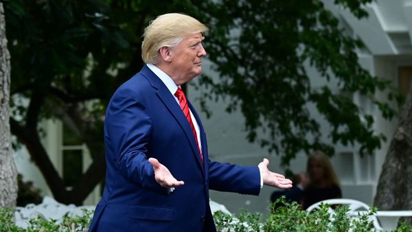 Президент США Дональд Трамп прибывает на фотосессию с шерифами со всей страны на южной лужайке Белого дома (26 сентября 2019). Вашингтон - Sputnik Армения
