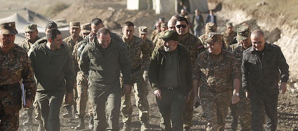 Премьер-министр Никол Пашинян и министр обороны Давид Тоноян посетили военные учения (28 сентября 2019). Армения Премьер-министр Никол Пашинян и министр обороны Давид Тоноян посетили военные учения (28 сентября 2019). Армения - Sputnik Армения