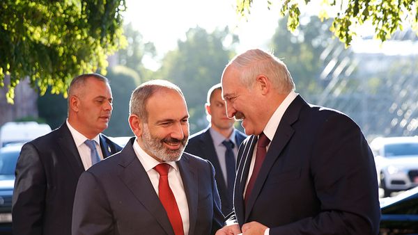 Встреча премьер-министра Армении Никола Пашиняна и президента Беларуси Александра Лукашенко (30 сентября 2019). Еревaн - Sputnik Армения