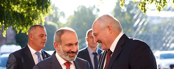 Встреча премьер-министра Армении Никола Пашиняна и президента Беларуси Александра Лукашенко (30 сентября 2019). Еревaн Встреча премьер-министра Армении Никола Пашиняна и президента Беларуси Александра Лукашенко (30 сентября 2019). Еревaн - Sputnik Армения
