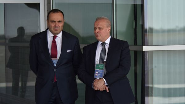 Чрезвычайный и полномочный посол РФ в РА Сергей Копыркин и посол РА в РФ Вардан Тоганян (1 октября 2019) Еревaн - Sputnik Армения