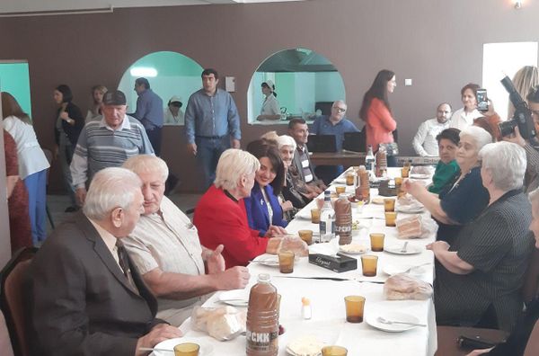 «Լավ օրից չենք այստեղ». Նորքի տուն-ինտերնատի անկողնային հիվանդներն այլևս խնդիր չեն ունենա - Sputnik Արմենիա