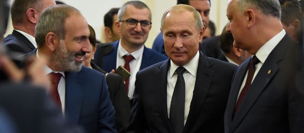 Премьер-министр Армении Никол Пашинян и президенты России и Молдовы Владимир Путин и Игорь Додон по окончании расширенного заседания Высшего Евразийского Экономического Совета (1 октября 2019). Еревaн - Sputnik Արմենիա