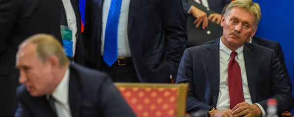 Пресс-секретарь президента России Дмитрий Песков во время расширенного заседания Высшего Евразийского Экономического Совета Пресс-секретарь президента России Дмитрий Песков во время расширенного заседания Высшего Евразийского Экономического Совета - Sputnik Армения