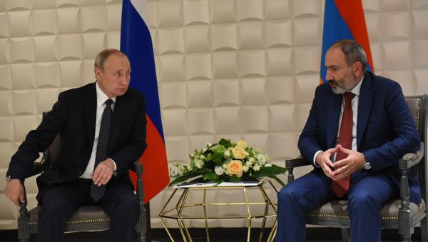 Встреча премьер-министра Армении Никола Пашиняна и президента России Владимира Путина (1 октября 2019). Еревaн - Sputnik Армения