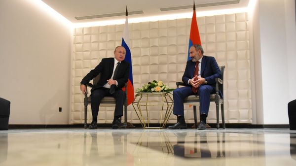 Встреча премьер-министра Армении Никола Пашиняна и президента России Владимира Путина (1 октября 2019). Еревaн - Sputnik Армения