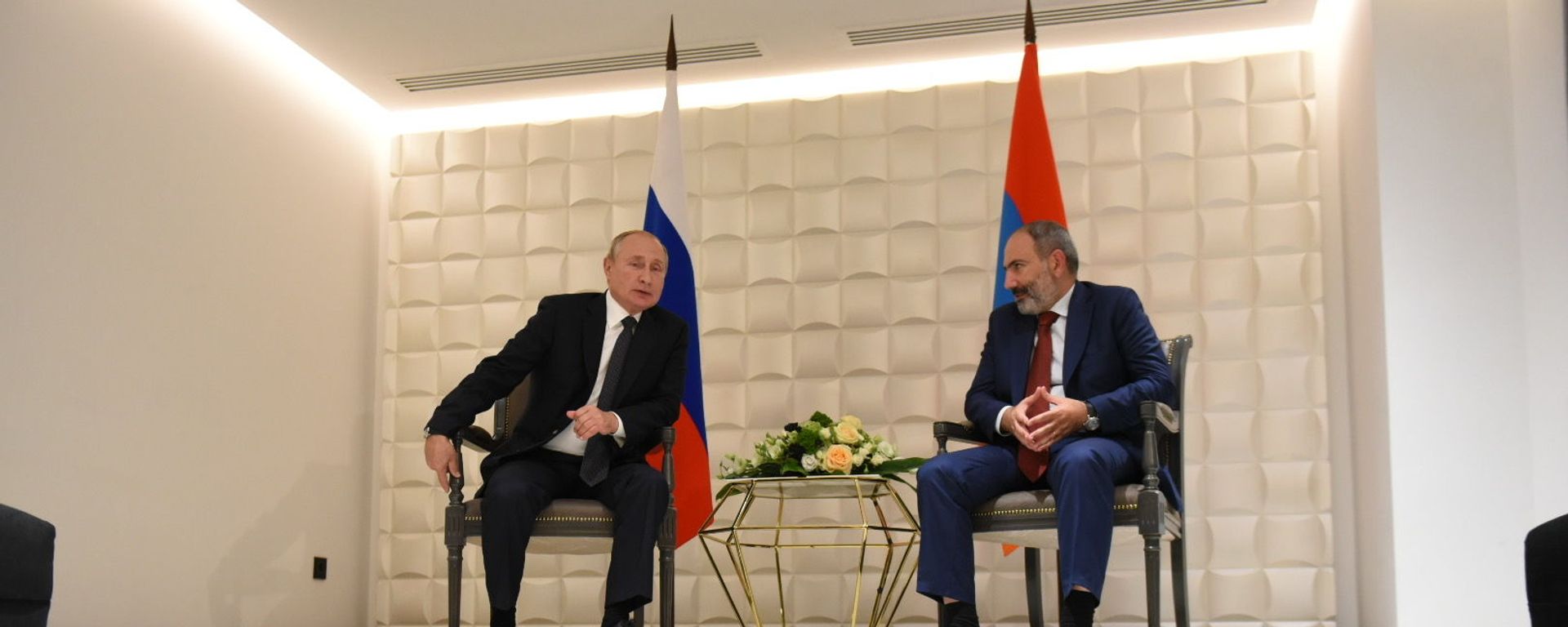 Встреча премьер-министра Армении Никола Пашиняна и президента России Владимира Путина (1 октября 2019). Еревaн - Sputnik Армения, 1920, 16.11.2021