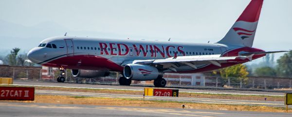 Самолет авиакомпании Red Wings в аэропорту Звартноц - Sputnik Արմենիա