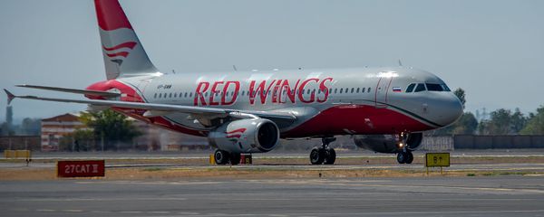 Самолет авиакомпании Red Wings в аэропорту Звартноц - Sputnik Армения