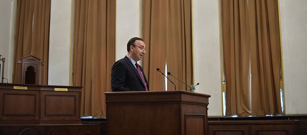 Председатель Конституционного суда Грайр Товмасян во время церемонии присвоения залу заседаний КС имени Шаамира и Акоба Шаамирянов (23 марта 2018). Еревaн - Sputnik Արմենիա
