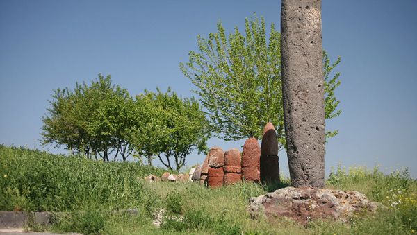 Вишап и фаллосы Мецаморского холма - Sputnik Արմենիա