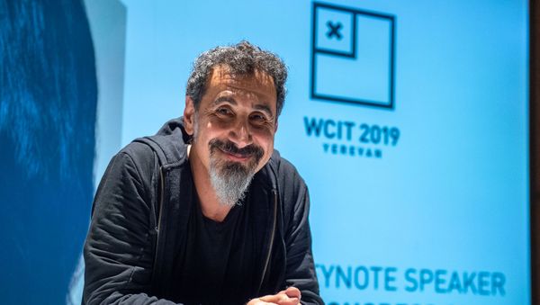 Визит гостя WCIT 2019, вокалиста группы System of a Down Сержа Танкяна в Ереван (5 октября 2019). Звартноц - Sputnik Армения