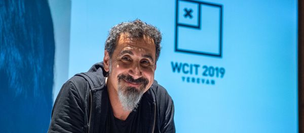 Визит гостя WCIT 2019, вокалиста группы System of a Down Сержа Танкяна в Ереван (5 октября 2019). Звартноц Визит гостя WCIT 2019, вокалиста группы System of a Down Сержа Танкяна в Ереван (5 октября 2019). Звартноц - Sputnik Армения
