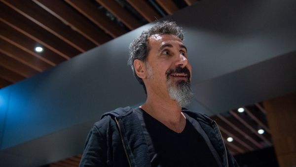 Визит гостя WCIT 2019, вокалиста группы System of a Down Сержа Танкяна в Ереван (5 октября 2019). Звартноц - Sputnik Армения