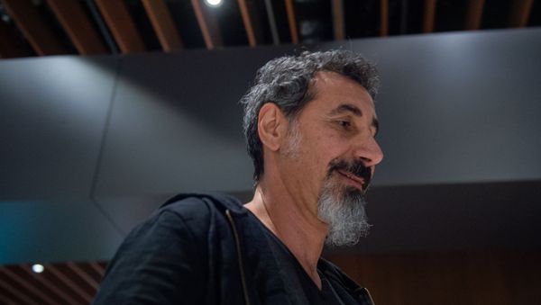 Визит гостя WCIT 2019, вокалиста группы System of a Down Сержа Танкяна в Ереван (5 октября 2019). Звартноц - Sputnik Армения