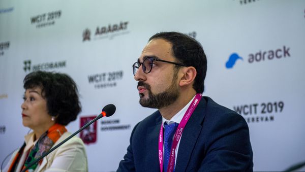 Вице-премьер Тигран Авинян на пресс-конференции во время открытия WCIT 2019 (7 октября 2019). Ереван - Sputnik Армения