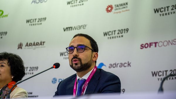 Вице-премьер Тигран Авинян на пресс-конференции во время открытия WCIT 2019 (7 октября 2019). Ереван - Sputnik Армения