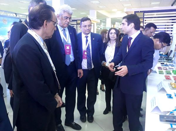 Миноискатели да волшебное зеркало: DigiTec Expo поможет армянскому спецназу и красоткам - Sputnik Армения