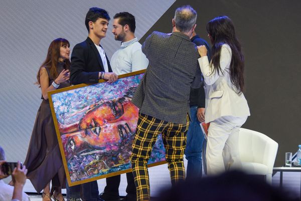 Քիմ Քարդաշյանը նկար է նվիրել WCIT 2019 համաժողովին - Sputnik Արմենիա