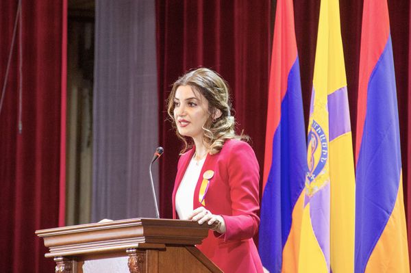 «Հպարտ եմ և շնորհակալ». դեսպան Լաքոտը Էջմիածնի բարեկամ դարձավ «Հպարտ եմ և շնորհակալ». դեսպան Լաքոտը Էջմիածնի բարեկամ դարձավ - Sputnik Արմենիա