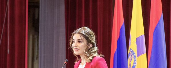 Мэр города Эчмиадзина Диана Гаспарян - Sputnik Արմենիա