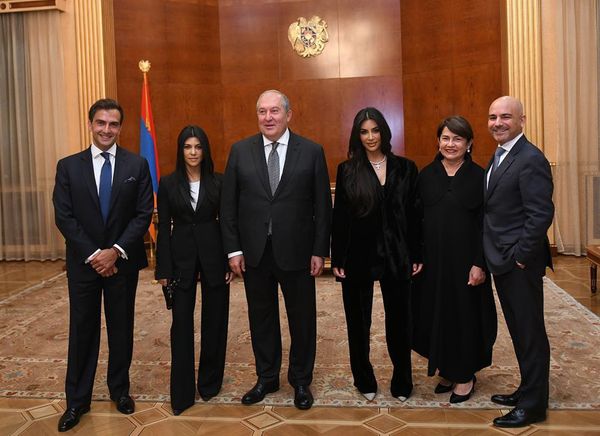 Արմեն Սարգսյանը հյուրընկալել է Քարդաշյան քույրերին. լուսանկարներ - Sputnik Արմենիա