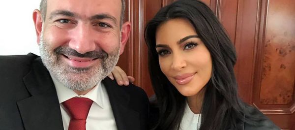 Селфи премьер-министра Никола Пашиняна и Ким Кардашьян Селфи премьер-министра Никола Пашиняна и Ким Кардашьян - Sputnik Արմենիա