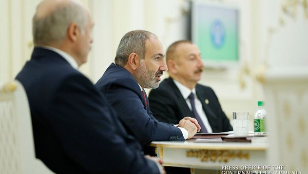 Премьер-министр Армении Никол Пашинян и президенты Беларуси и Азербайджана Александр Лукашенко и Ильхам Алиев на заседании Совета глав государств СНГ (11 октября 2019). Ашхабад - Sputnik Армения