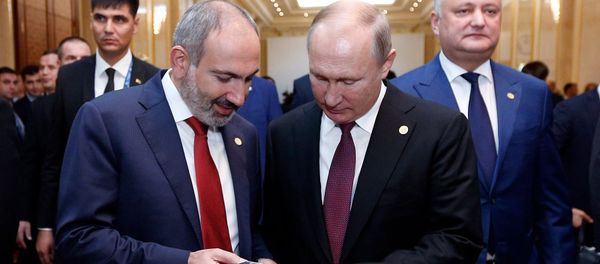 Премьер-министр Армении Никол Пашинян и президент России Владимир Путин во время заседания Совета глав государств СНГ (11 октября 2019). Ашхабад Премьер-министр Армении Никол Пашинян и президент России Владимир Путин во время заседания Совета глав государств СНГ (11 октября 2019). Ашхабад - Sputnik Армения