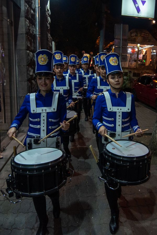 Праздничный марш барабанщиц Yerevan Drums в центре столицы (11 октября 2019). Еревaн - Sputnik Армения