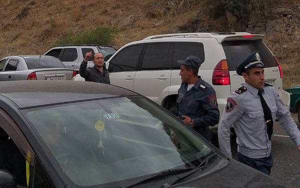 Жители села Агавнадзор перекрыли трассу Ереван-Мегри (12 октября 2019). Агавнадзор - Sputnik Армения