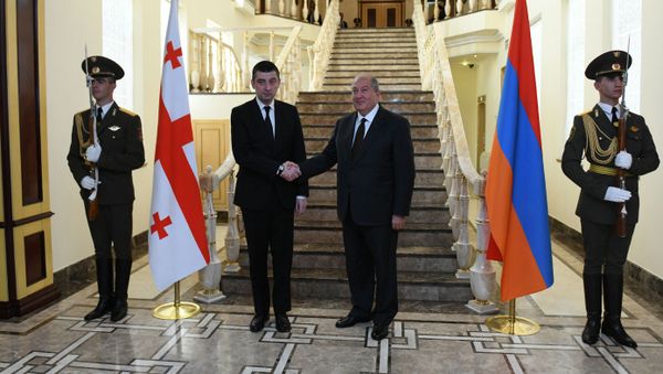 Президент Армении Армен Саркисян встретился с премьер-министром Грузии Георгием Гахария (15 октября 2019). Еревaн - Sputnik Армения