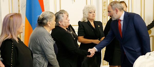 Премьер-министр Никол Пашинян встретился с матерями погибших солдат (17 октября 2019). Еревaн - Sputnik Արմենիա