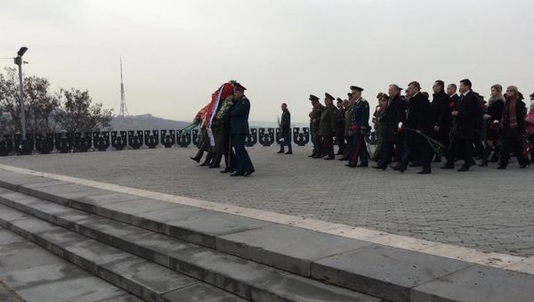 Память погибших в Великой Отечественной войне почтили в Ереване - Sputnik Армения