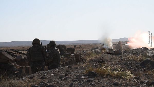 Армянские военнослужащие на тренировках по стрельбе - Sputnik Արմենիա