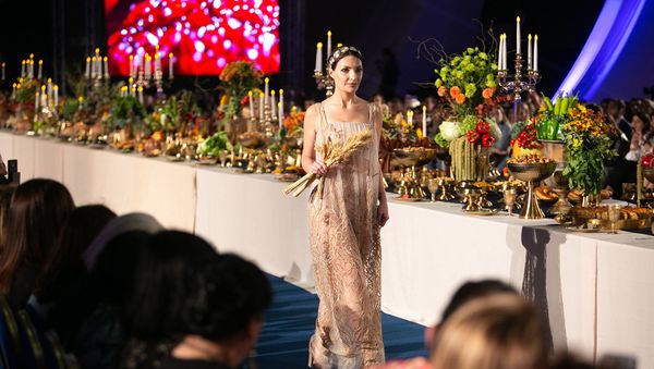 Показ моды в рамках проекта Gastro-couture - Sputnik Армения
