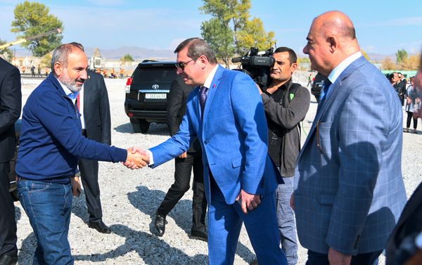 Пашинян посетил строящуюся в Гюмри автотаможню - Sputnik Армения