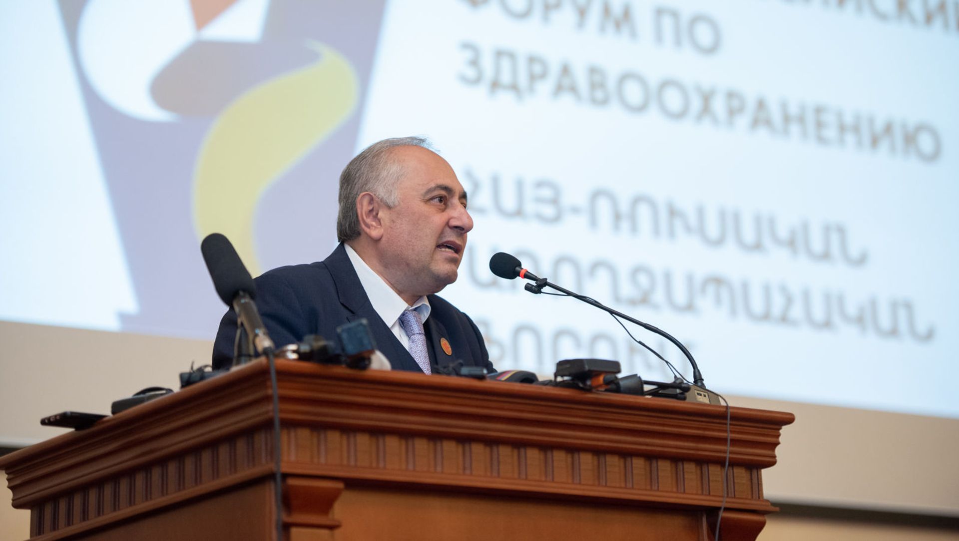 Директор медцентра Измирлян Армен Чарчян на армяно-российском форуме по здравоохранению (21 октября 2019). Еревaн Директор медцентра Измирлян Армен Чарчян на армяно-российском форуме по здравоохранению (21 октября 2019). Еревaн - Sputnik Армения, 1920, 18.06.2021