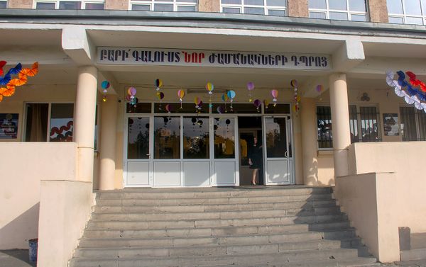 Церемония открытия центра русского языка в Ереванской основной школе номер 181 (21 октября 2019). Еревaн Церемония открытия центра русского языка в Ереванской основной школе номер 181 (21 октября 2019). Еревaн - Sputnik Армения