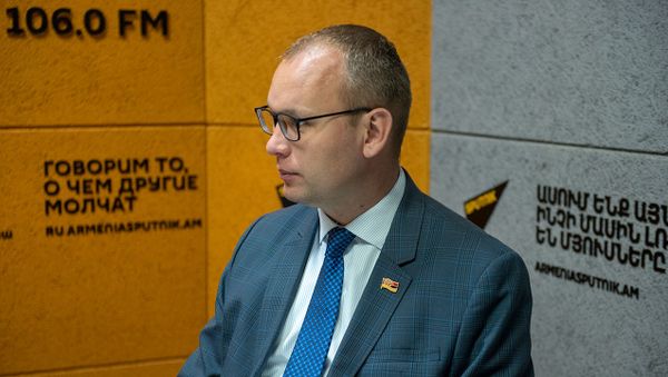 Սանդիկով. «Լերմոտովոյի դպրոցը կկրի համագյուղացի հերոսի անունը, բայց լավ նախաձեռնություններ էլի կան» - Sputnik Արմենիա
