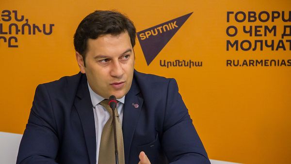 Агарон Варданян на пресс-конференции по теме Как скажутся вторжение Турции в Сирию, реакция Ирана на ситуацию в регионе (23 октября 2019). Еревaн - Sputnik Արմենիա