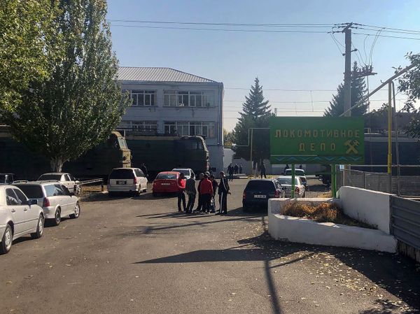 Сотрудники СНБ чисто по-человечески поговорили с бастующими в Гюмри машинистами Сотрудники СНБ чисто по-человечески поговорили с бастующими в Гюмри машинистами - Sputnik Армения