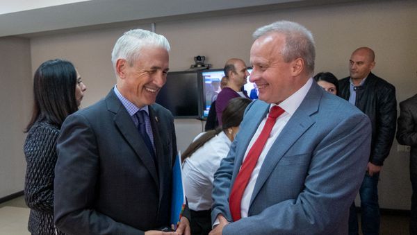 Постоянный координатор ООН в Армении Шомби Шарп и посол России в Армении Сергей Копыркин на мероприятии, посвященном 30-летию создания Республиканского Центра по профилактике СПИДа (23 октября 2019). Еревaн - Sputnik Армения
