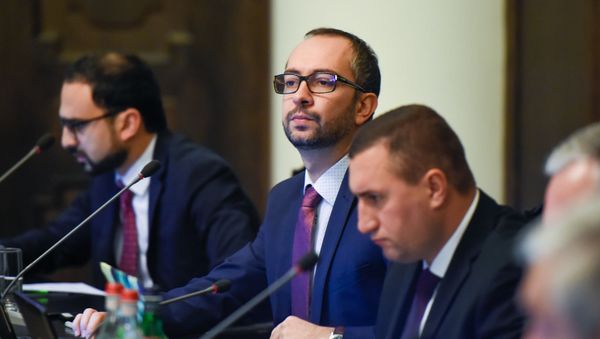 Руководитель аппарата премьер-министра Эдуард Агаджанян на заседании правительства Армении (24 октября 2019). Еревaн - Sputnik Արմենիա