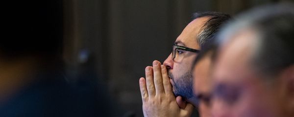Руководитель аппарата премьер-министра Эдуард Агаджанян на заседании правительства Армении (24 октября 2019). Еревaн - Sputnik Արմենիա