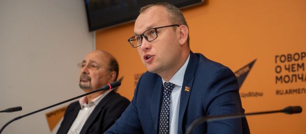 Депутат НС Армении Алексей Сандыков во время видеомоста Москвa – Бишкек – Еревaн – Минск – Нур-Султан о взаимодействии в рамках ЕАЭС (24 октября 2019). Еревaн - Sputnik Армения