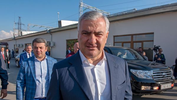 Российско-армянский предприниматель, владелец холдинга Ташир груп Самвел Карапетян на открытии отремонтированной высоковольтной подстанции Ахтанак (24 октября 2019). Еревaн Российско-армянский предприниматель, владелец холдинга Ташир груп Самвел Карапетян на открытии отремонтированной высоковольтной подстанции Ахтанак (24 октября 2019). Еревaн - Sputnik Արմենիա